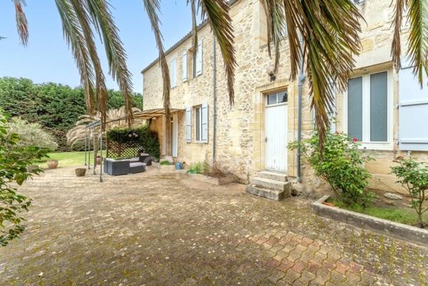 Demeure d'exception en pierre - 11 pièces - 400m² - Grand jardin arboré - Parcelle 1700m²