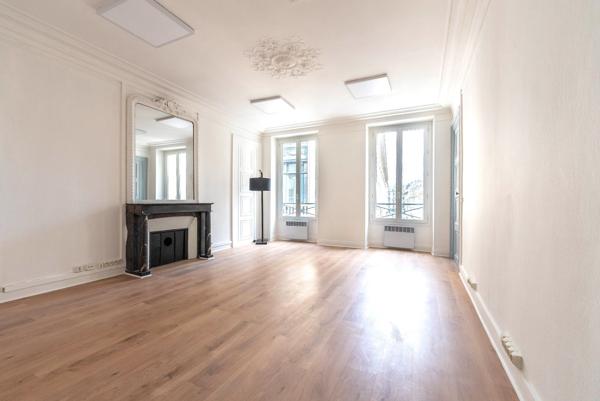 Bureaux à louer à PARIS 75009
