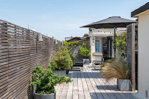 Boulogne Nord, dernier étage esprit loft avec Rooftop confidentiel.
