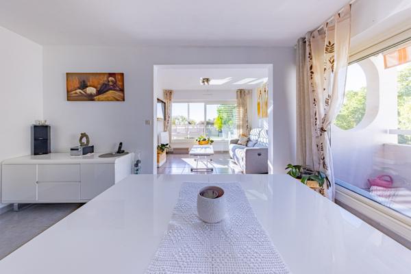 Nîmes (30900) Nimes-Quartier Cadereau- Appartement T5- 3 chambres , garage, terrasse et vue dégagée