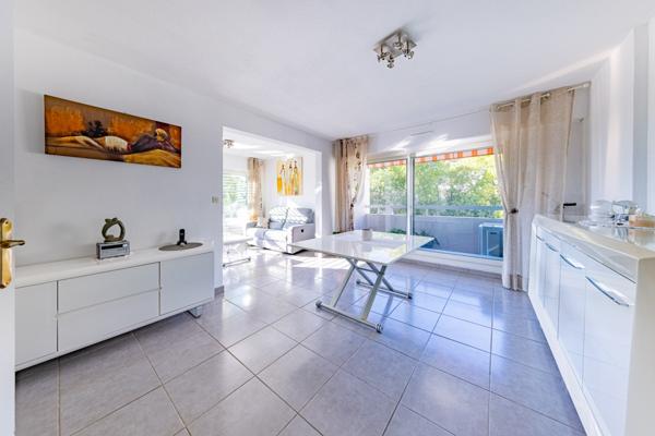 Nîmes (30900) Nimes-Quartier Cadereau- Appartement T5- 3 chambres , garage, terrasse et vue dégagée