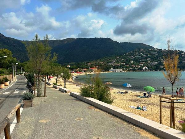 Duplex en RDJ de 72 m² à Saint-Clair, Lavandou, 610 000