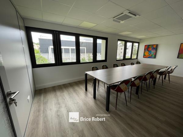 Bureaux à louer à Francheville avec salle de réunion et climatisation
