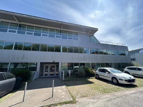 Bureaux à louer à Mérignac réunissables avec terrasse et services sur site