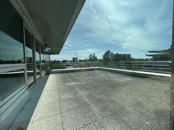 Bureaux à louer à Mérignac réunissables avec terrasse et services sur site