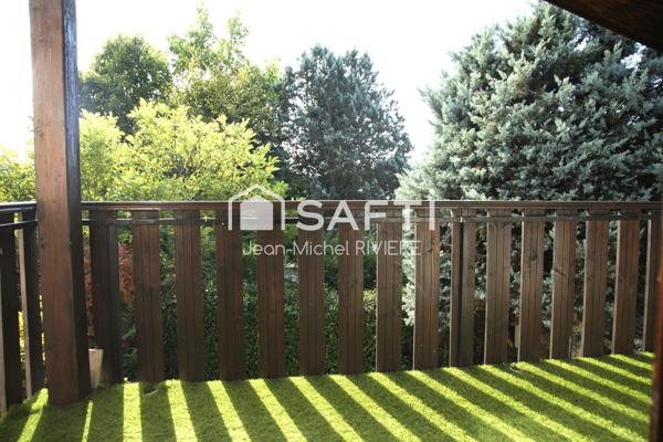 Excellent potentiel avec cette maison implantée dans un secteur calme, résidentiel et prisé de Sainte-Foy-Lès-Lyon.