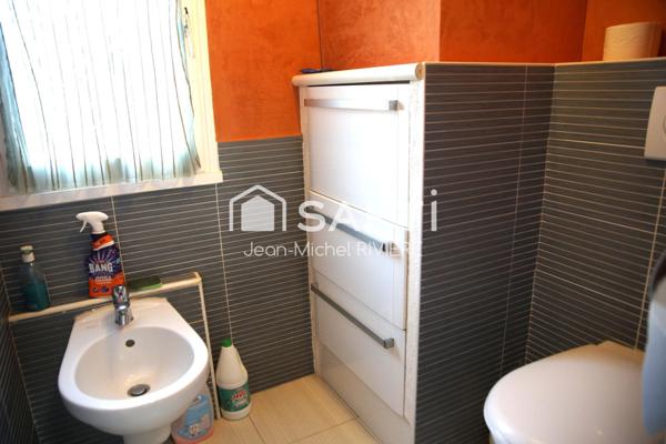 Excellent potentiel avec cette maison implantée dans un secteur calme, résidentiel et prisé de Sainte-Foy-Lès-Lyon.