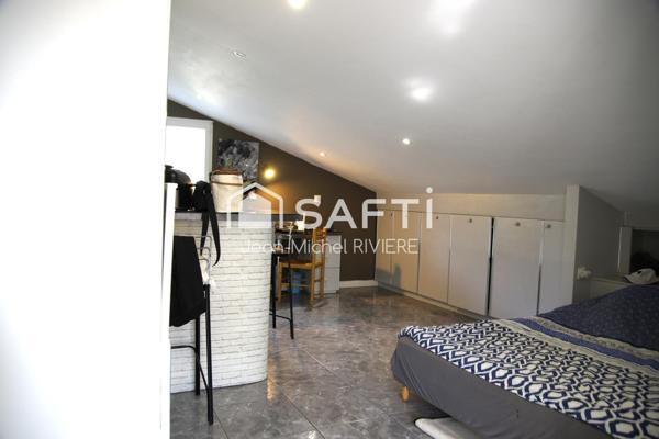 Excellent potentiel avec cette maison implantée dans un secteur calme, résidentiel et prisé de Sainte-Foy-Lès-Lyon.