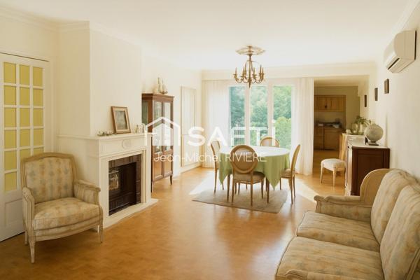 Excellent potentiel avec cette maison implantée dans un secteur calme, résidentiel et prisé de Sainte-Foy-Lès-Lyon.