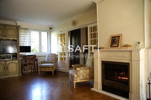 Excellent potentiel avec cette maison implantée dans un secteur calme, résidentiel et prisé de Sainte-Foy-Lès-Lyon.