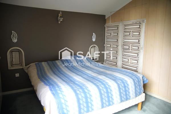 Excellent potentiel avec cette maison implantée dans un secteur calme, résidentiel et prisé de Sainte-Foy-Lès-Lyon.