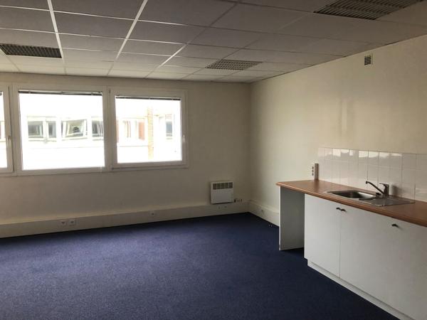 Bureaux à louer à Bièvres dans parc tertiaire