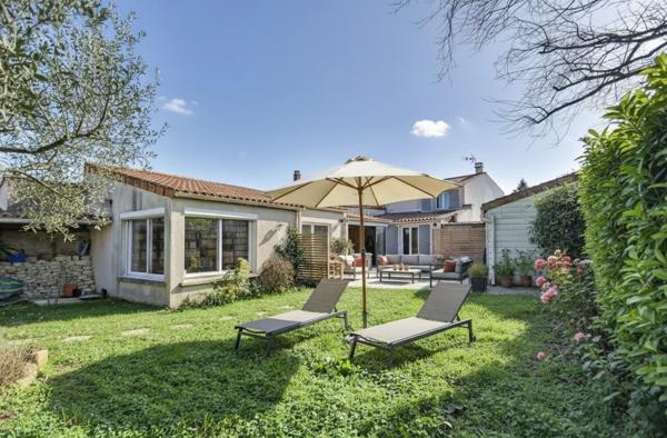 Maison de charme en pierre à vendre 6 pièces, 4 chambres à MARSILLY (17)