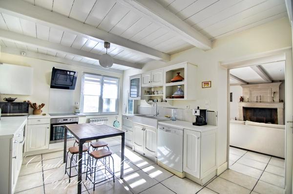 Maison de charme en pierre à vendre 6 pièces, 4 chambres à MARSILLY (17)