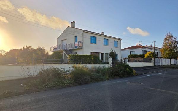 Maison à vendre    6 pièces •  Rochefort