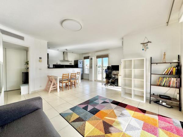 Antibes (06600) ANTIBES Combes 3P DE 65 M2 DOUBLE EXPOSITION PARKING PRIVATIF