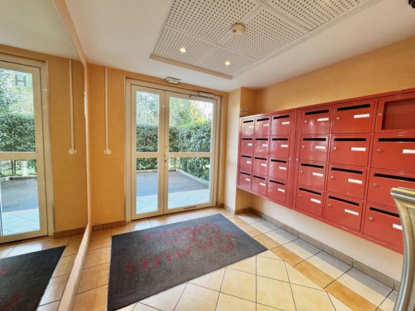 Antibes (06600) ANTIBES Combes 3P DE 65 M2 DOUBLE EXPOSITION PARKING PRIVATIF