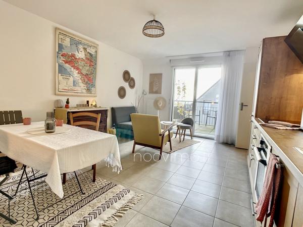 Centre Cancale - balcon vue mer et stationnement