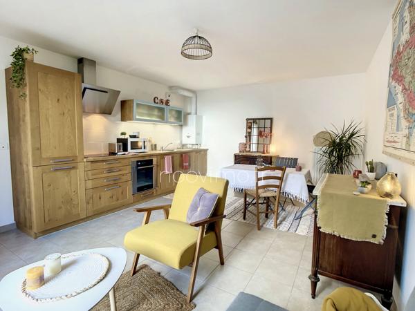 Centre Cancale - balcon vue mer et stationnement