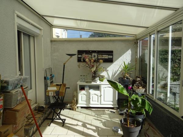 LIMOGES NORD BELLE MAISON MITOYENNE DES DEUX COTES SANS TRAVAUX 3/4 CHAMBRES CUISINE EQUIPEE PLUS UNE VERANDA