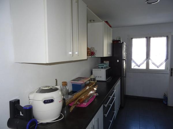 LIMOGES NORD BELLE MAISON MITOYENNE DES DEUX COTES SANS TRAVAUX 3/4 CHAMBRES CUISINE EQUIPEE PLUS UNE VERANDA