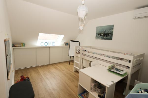 Sucy-en-Brie (94370) Maison d’architecte 260 m² + dépendance – Terrain 800 m² – Piscine chauffée – Sucy?en?Brie / Petit?Val