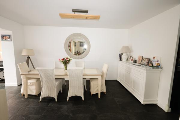 Sucy-en-Brie (94370) Maison d’architecte 260 m² + dépendance – Terrain 800 m² – Piscine chauffée – Sucy?en?Brie / Petit?Val