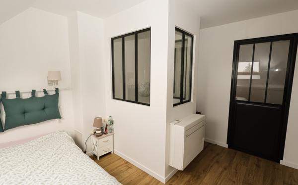 Sucy-en-Brie (94370) Maison d’architecte 260 m² + dépendance – Terrain 800 m² – Piscine chauffée – Sucy?en?Brie / Petit?Val