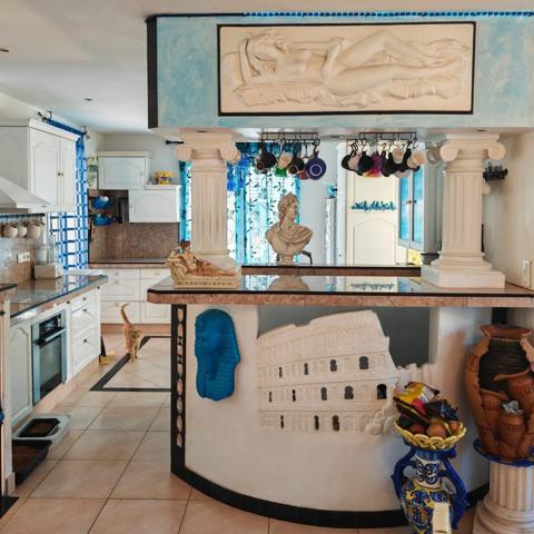 Élégante maison de 7 pièces – 270 m² SH à La Seyne-sur-Mer (83500) – 769 000 €