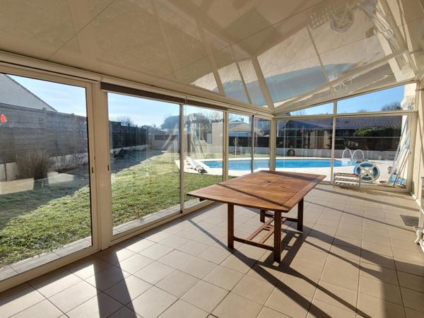 Maison 3 chambres  + bureau - garage - piscine