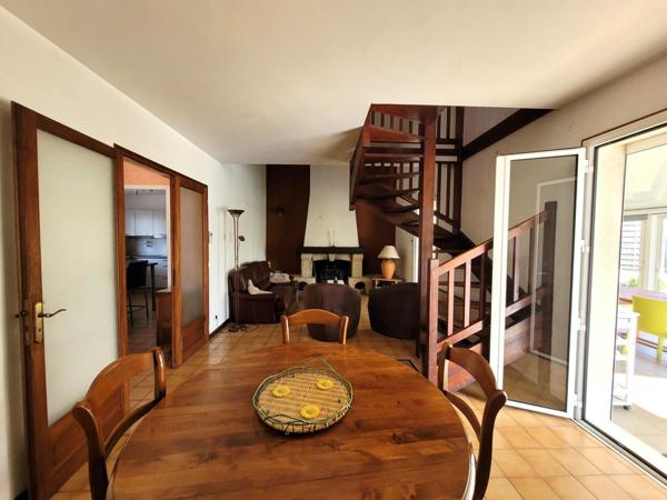 Maison 3 chambres  + bureau - garage - piscine