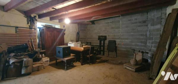 Maison d'habitation mitoyenne à rénover dans hameau en campagne