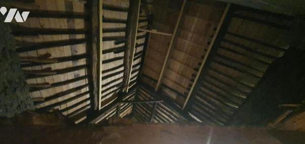 Maison d'habitation mitoyenne à rénover dans hameau en campagne