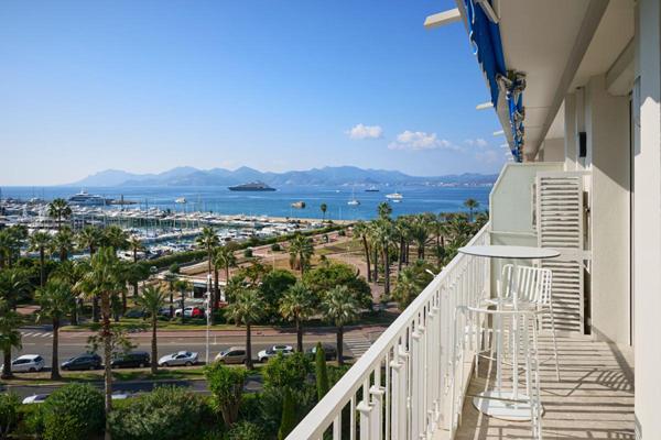 Cannes Croisette Face au Port Canto : Appartement de Réception avec Vue Mer Panoramique