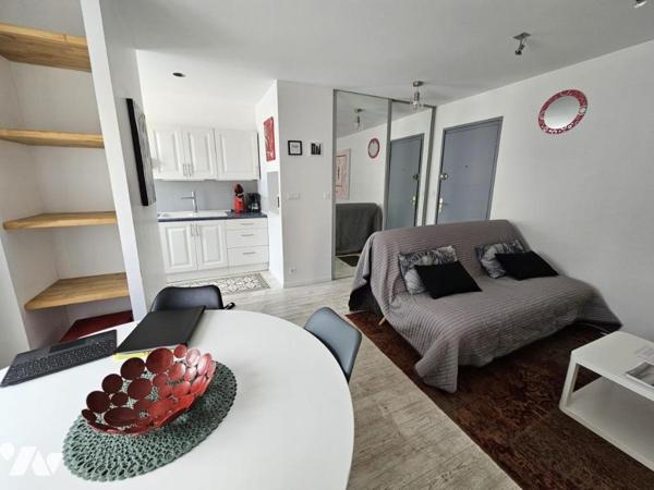 Appartement 2 pièces à deux pas des commerces et de la plage.