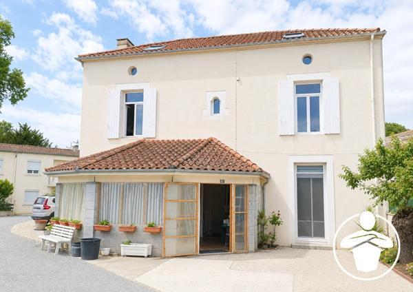 Vente                                                      Immeuble
                        
                     8 pièces                      225 m2                     à Agen