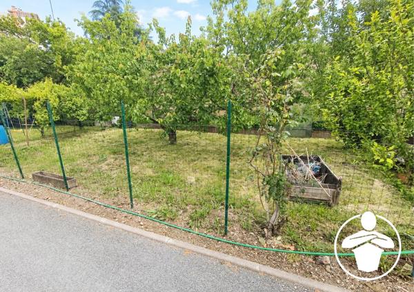 Vente                                                      Immeuble
                        
                     8 pièces                      225 m2                     à Agen