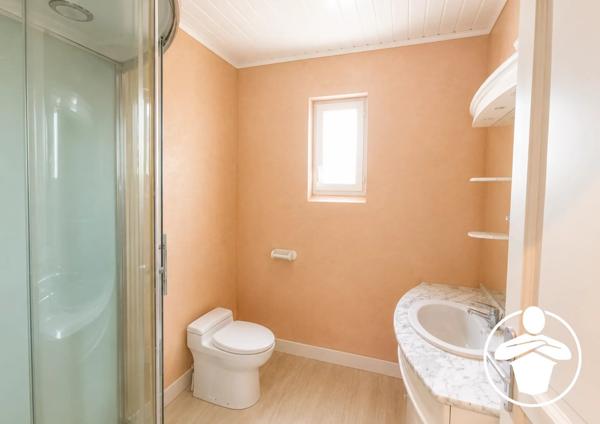 Vente                                                      Immeuble
                        
                     8 pièces                      225 m2                     à Agen
