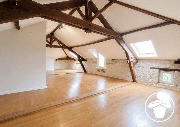 Vente                                                      Immeuble
                        
                     8 pièces                      225 m2                     à Agen
