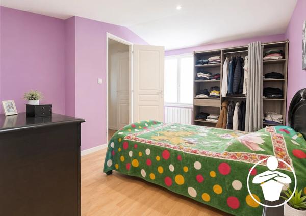 Vente                                                      Immeuble
                        
                     8 pièces                      225 m2                     à Agen