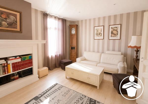 Vente                                                      Immeuble
                        
                     8 pièces                      225 m2                     à Agen