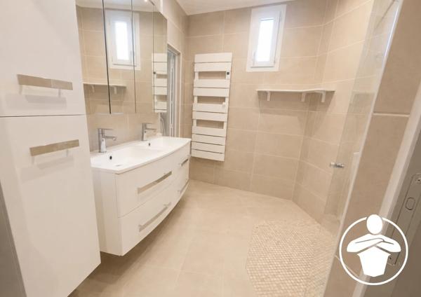 Vente                                                      Immeuble
                        
                     8 pièces                      225 m2                     à Agen