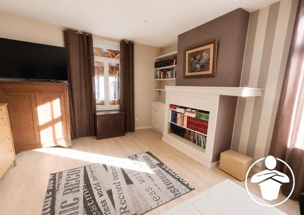 Vente                                                      Immeuble
                        
                     8 pièces                      225 m2                     à Agen
