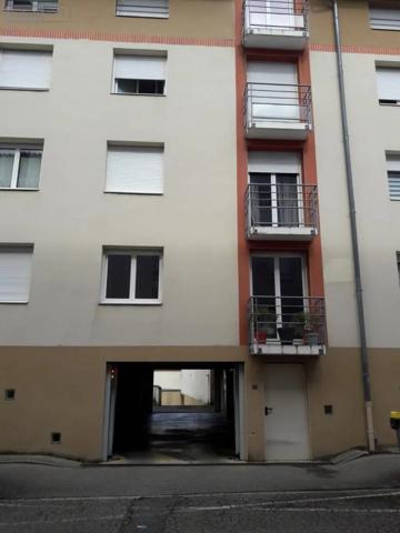 Location - Garage et parking Bourg-en-Bresse 01000 10 m 2