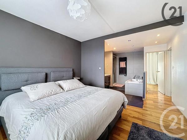 Appartement T5 à vendre  5 pièces - 108,07 m 2   REIMS  - 51