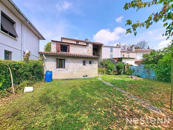 A Vendre Maison de ville en pierre de 123 m² habitable de plain-pied à proximité immédiate des commodités