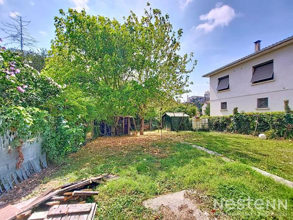 A Vendre Maison de ville en pierre de 123 m² habitable de plain-pied à proximité immédiate des commodités