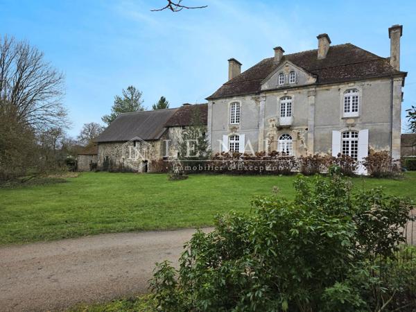 Gentilhommière ornaise du XVIIIe siècle et ses dépendances sur 1 hectare