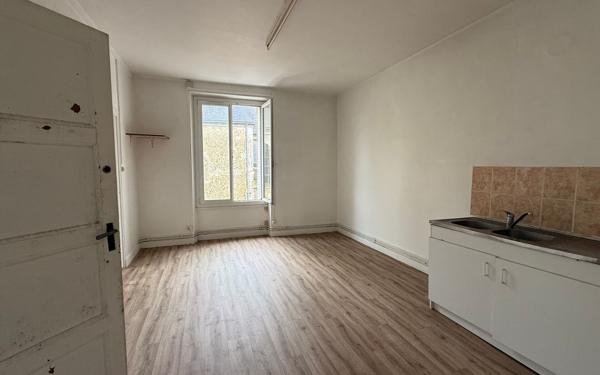 Immeuble à vendre    6 pièces • 152 m2 Marolles-les-Braults