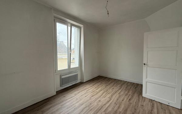 Immeuble à vendre    6 pièces • 152 m2 Marolles-les-Braults